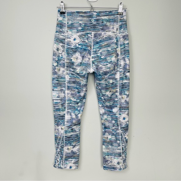Lululemon True Self Crop II Blurry Belle Multi Blue Stripe Luon Leggings Yoga 6 - Picture 9 of 16
